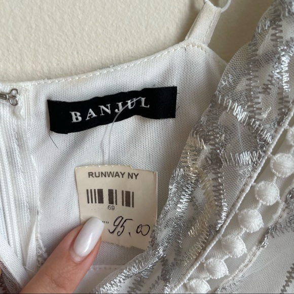 Banjul Designer White Embroidered Floral Dress size S NWT - Picture 3 of 10